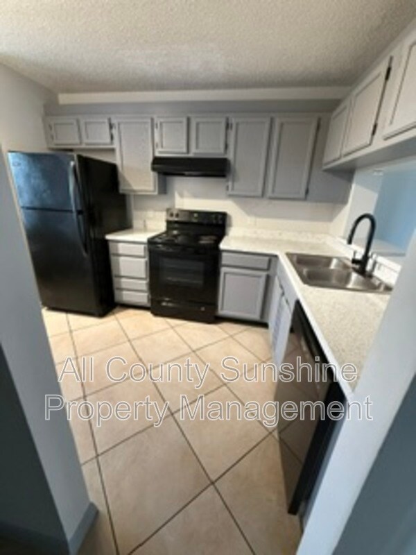 Foto del edificio - 2424 W Tampa Bay Blvd