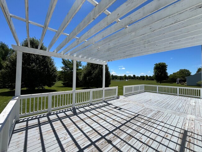 Foto del edificio - 3873 Crest Point Dr