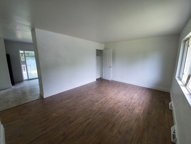 Building Photo - Close proximity to City Park!