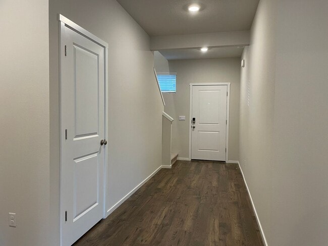 Building Photo - Modern 4-Bedroom Home with Versatile Bonus Room & 2-Car Garage!