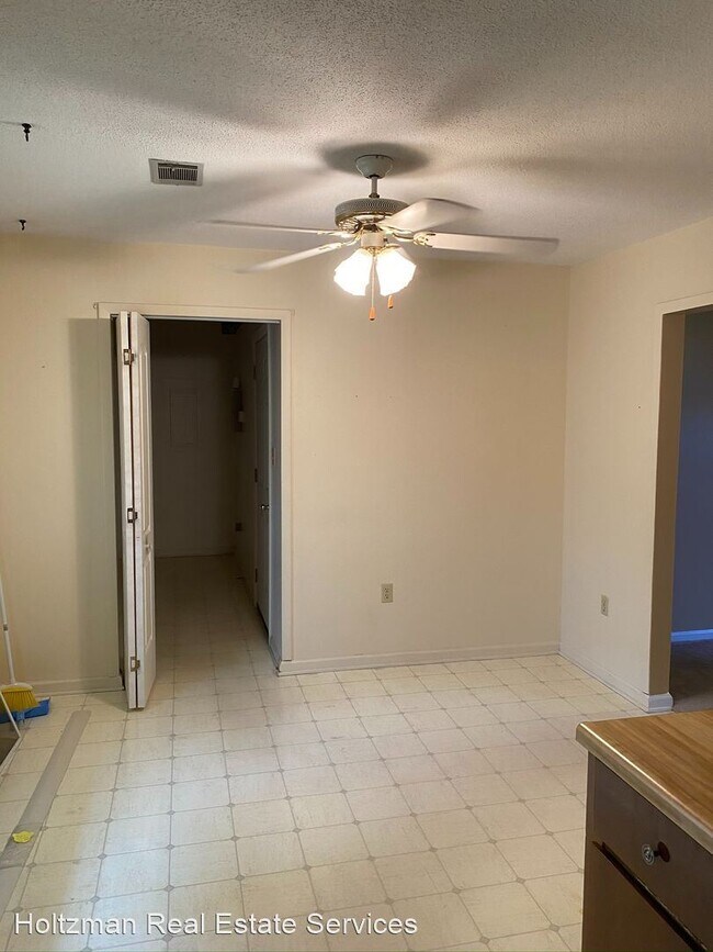 Building Photo - 3 br, 1 bath House - 1021 White Circle