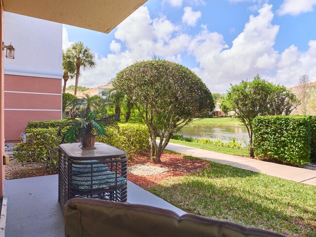 Foto del edificio - 9112 Myrtlewood Cir W