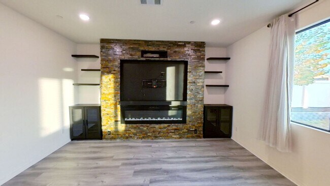 Building Photo - PRICE REDUCTION! Beautiful 4 Bedroom 3 Bat...