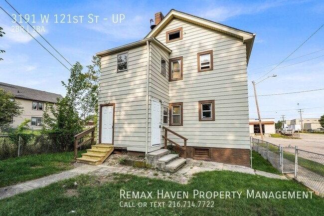 Building Photo - 3191 W 121st St UP  - Spacious 2 bed 1 bat...