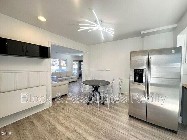 Foto del edificio - 215 N Columbia St