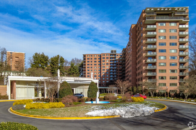 4201 catedral Ave NW - The Towers