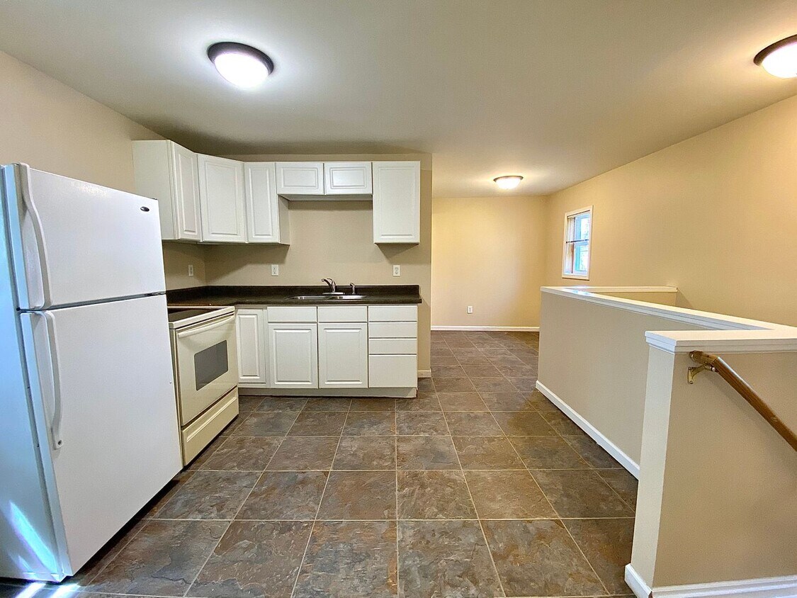 12332 1/2 3rd St Unit 2332 1/2 Third, Eau Claire, WI 54703 Room for