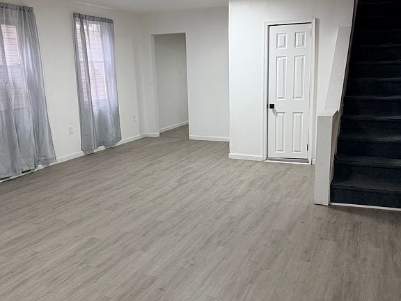 Building Photo - Move in ready
