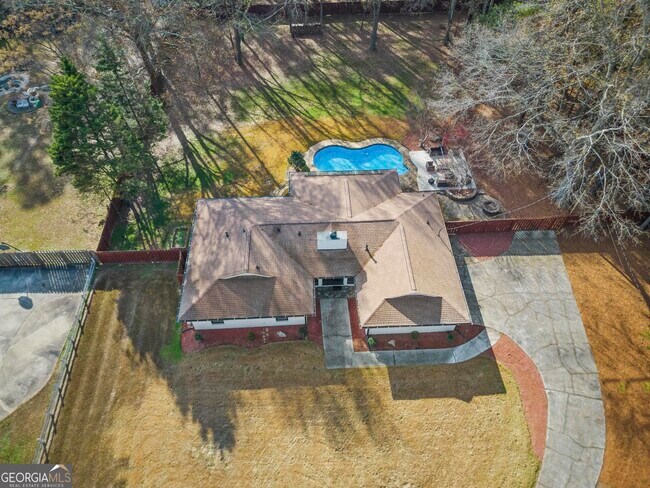 Foto del edificio - 558 Kenwood Rd