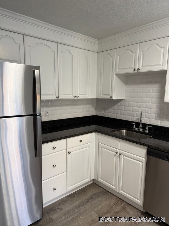 Building Photo - 19 Kenmar Dr