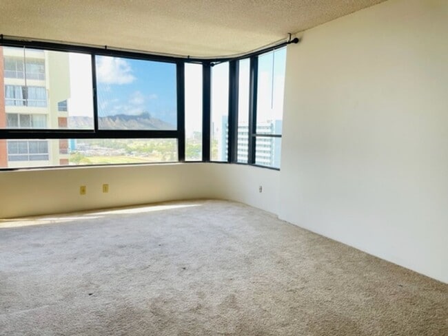 Foto del edificio - 1 Bedroom, 1 Bathroom, 1 Parking (Kings Gate)