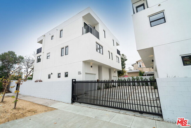 Building Photo - 4545 1/2 Pickford St