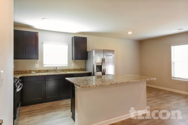 Building Photo - 927 Equine Dr