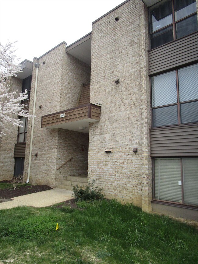 Building Photo - 3348 Huntley Square Dr