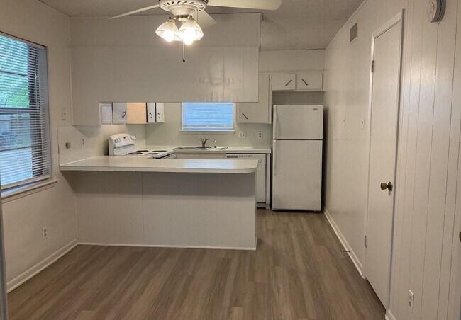 Building Photo - NEW VINYL FLOORING - AVAILABLE NOW!