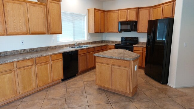 Kitchen - 8763 W State Ave