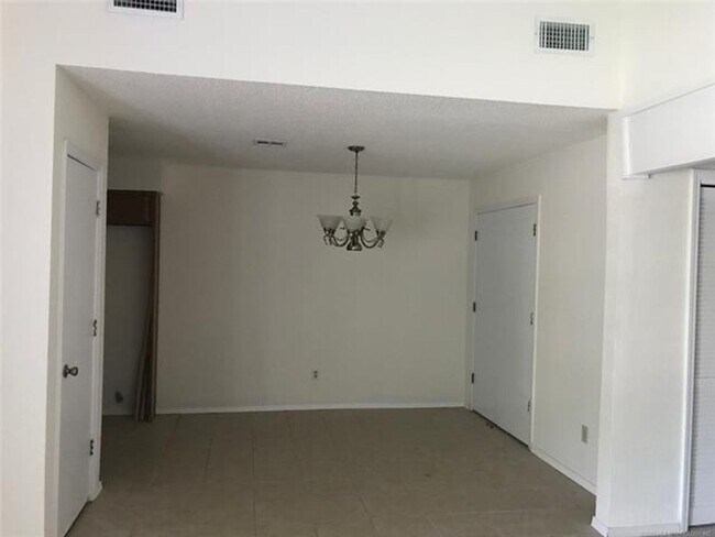 Foto del edificio - UNION Schools 3/2/2 near High School and Woodland Hills Mall.