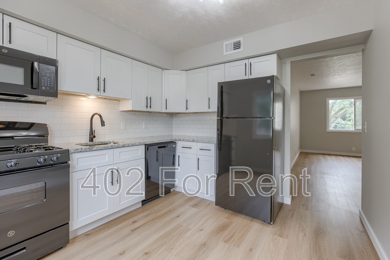Primary Photo - 4715 Davenport St