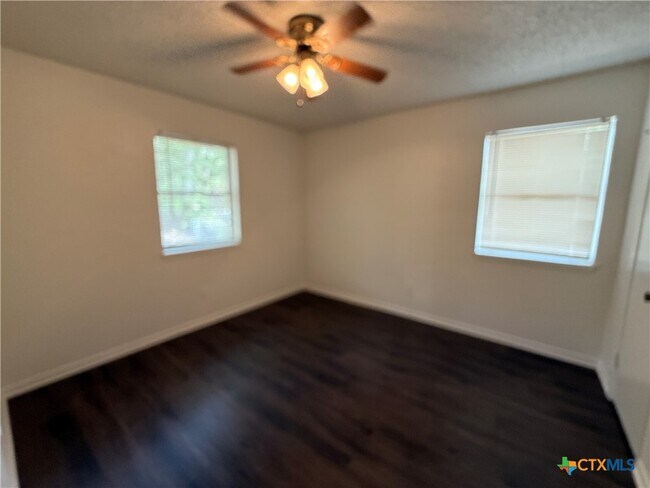 Foto del edificio - 909 Dryden Ave