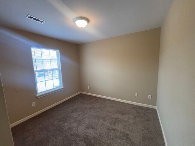 Building Photo - Newly Renovated 3 BR Duplex in Centerton M...