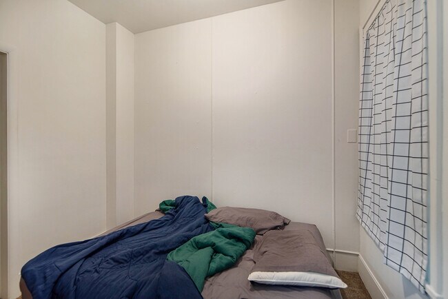 Foto del edificio - 426 S Division St