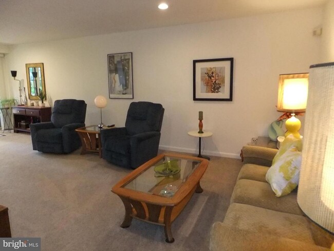 Foto del edificio - 1640 Oakwood Dr