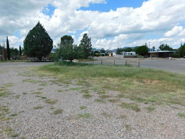 Building Photo - 1312 E High St Pearce AZ,85625