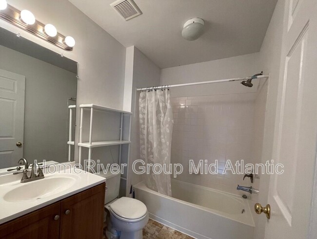 Building Photo - 8323 Green Heron Way