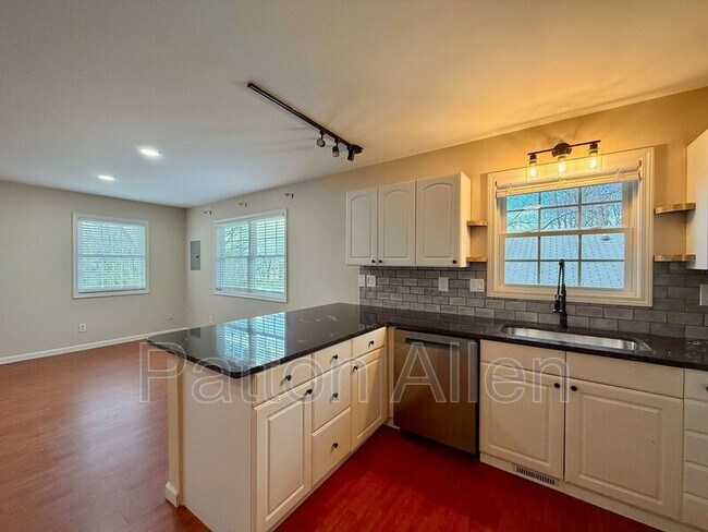 Foto del edificio - 51 Argyle Ln