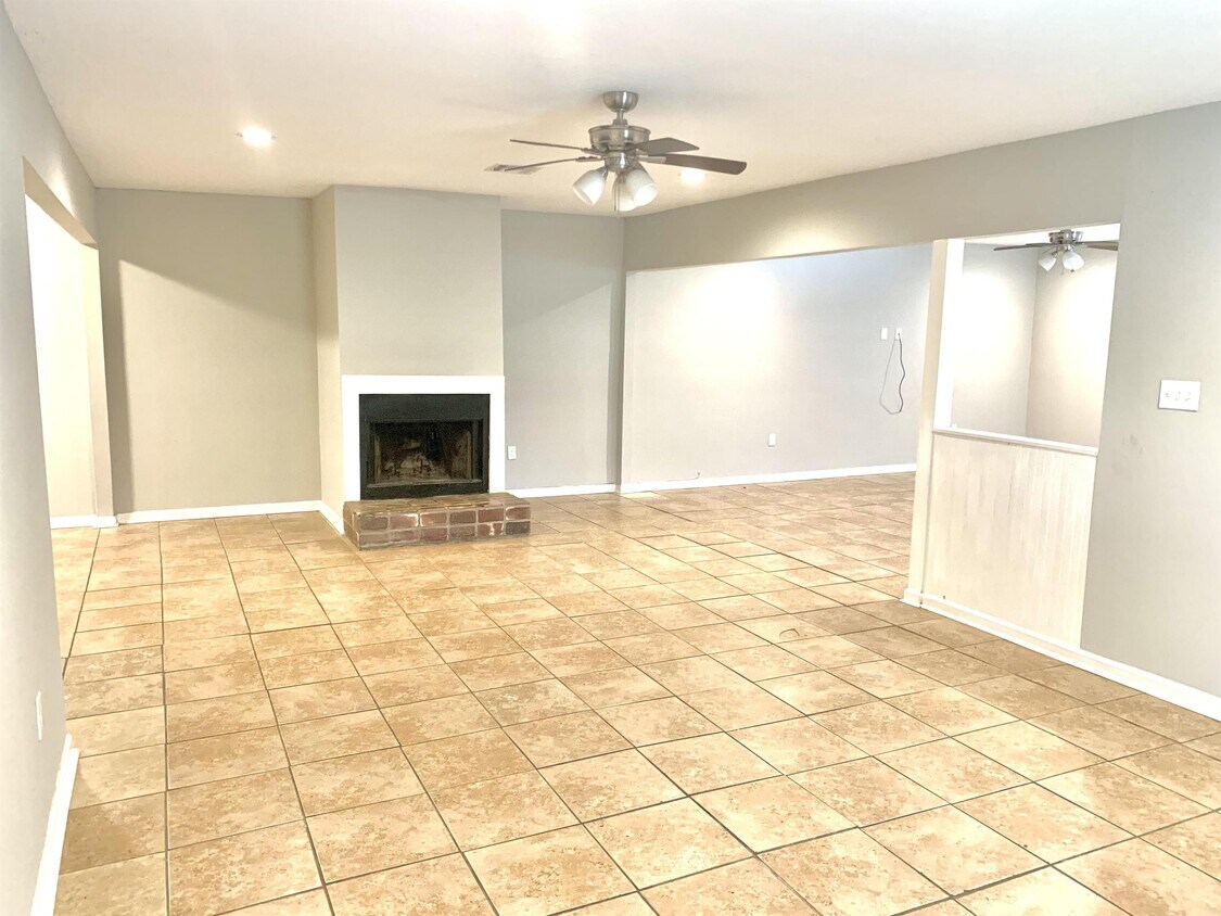 Primary Photo - 9680 Ridgewood Dr