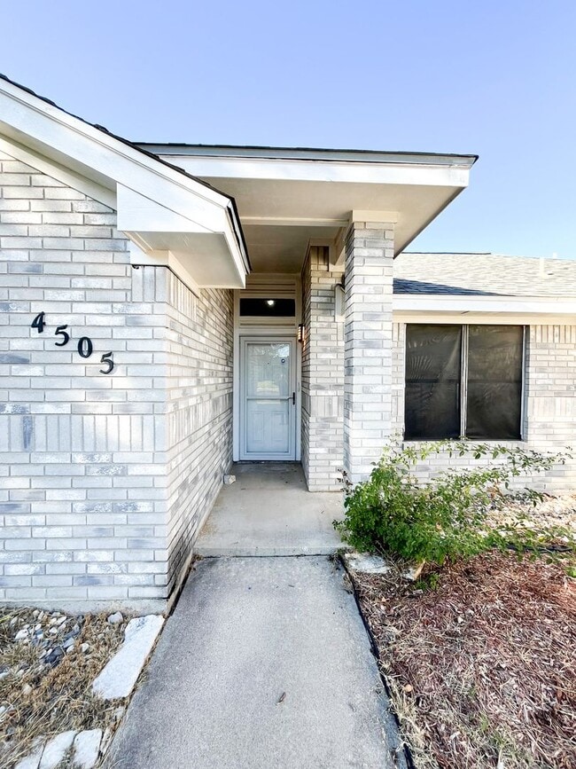 Building Photo - Available NOW!!!! Beautiful 3 bedroom, 2 bath, 2 car garage home. Garage has a garage door opener...