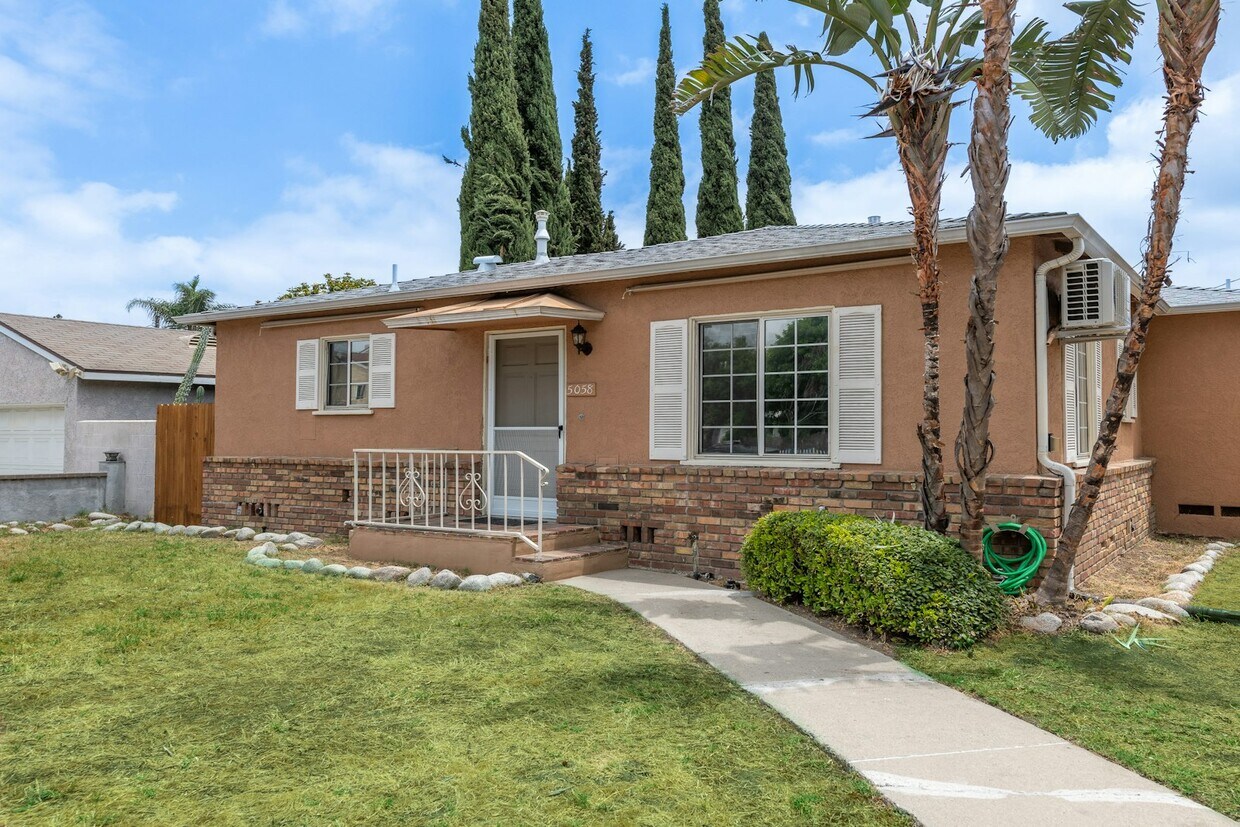 Foto principal - 5058 Colfax Ave