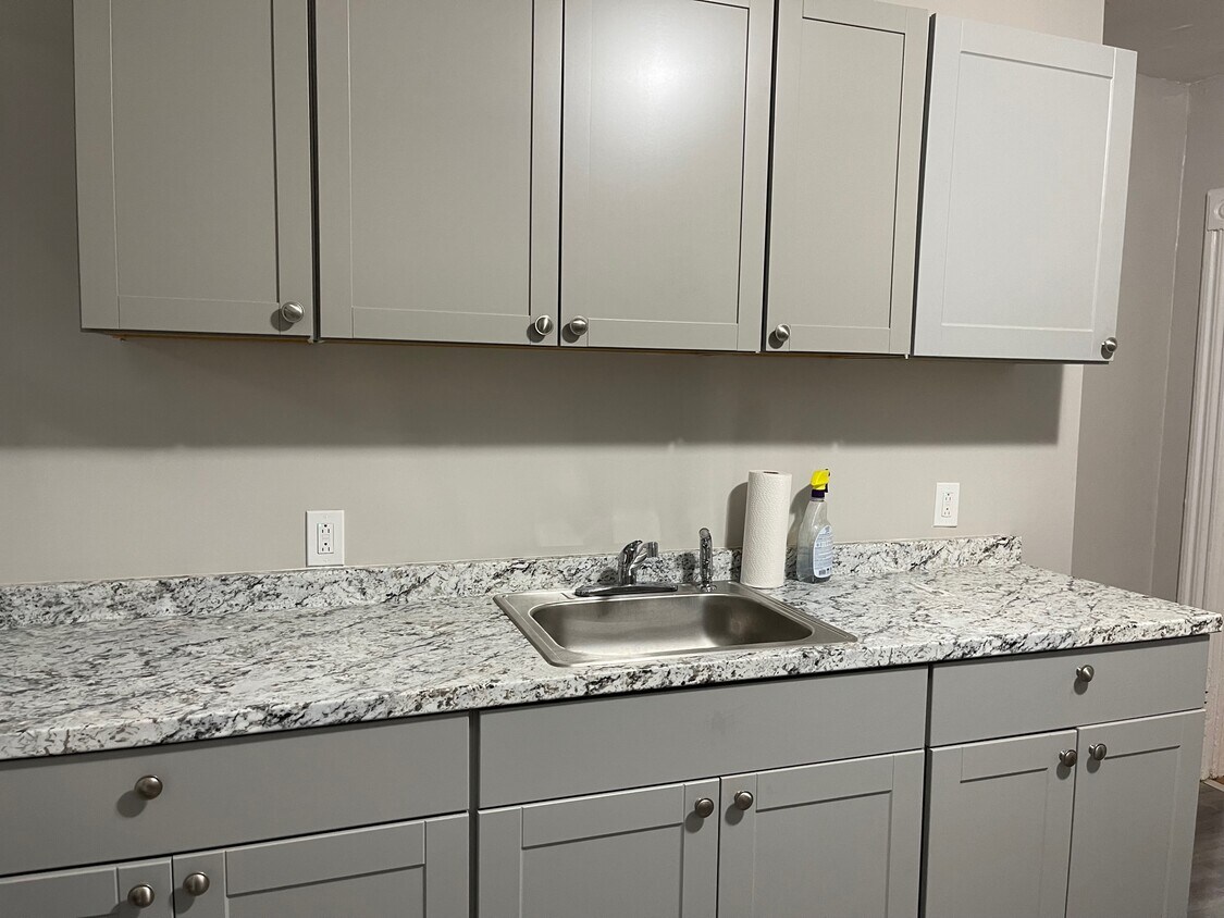 Kitchen - 19 Greenwood Hill St