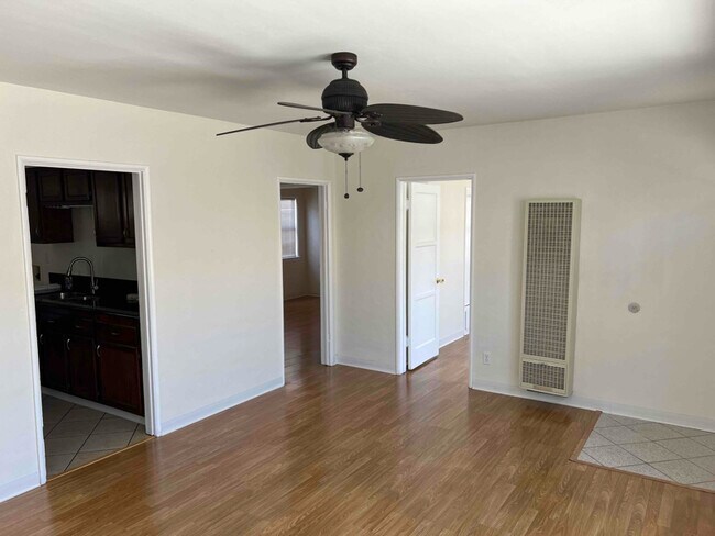 Foto del edificio - 10346 Plainview Ave