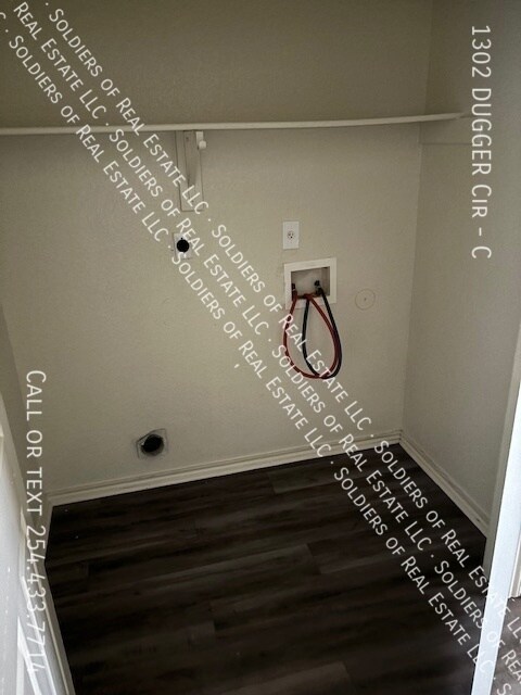 Foto del edificio - 1302 Dugger Cir