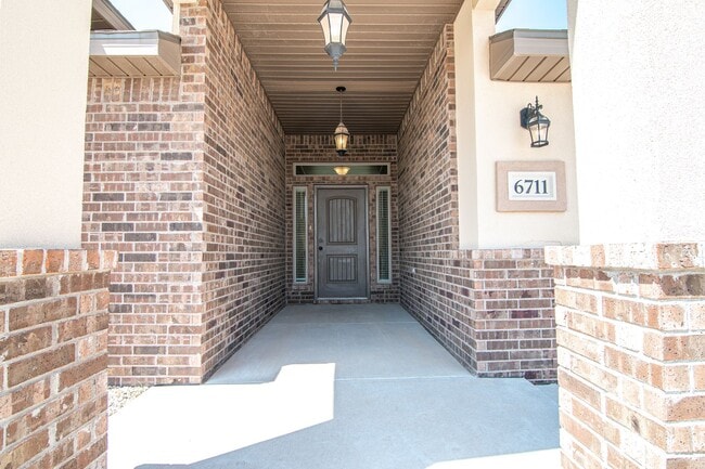 Building Photo - 6711 Boot Dr