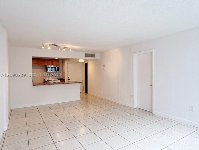 Foto del edificio - 2175 NE 170th St