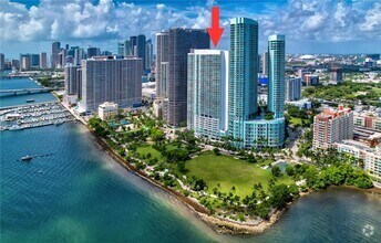 Building Photo - 1800 N Bayshore Dr