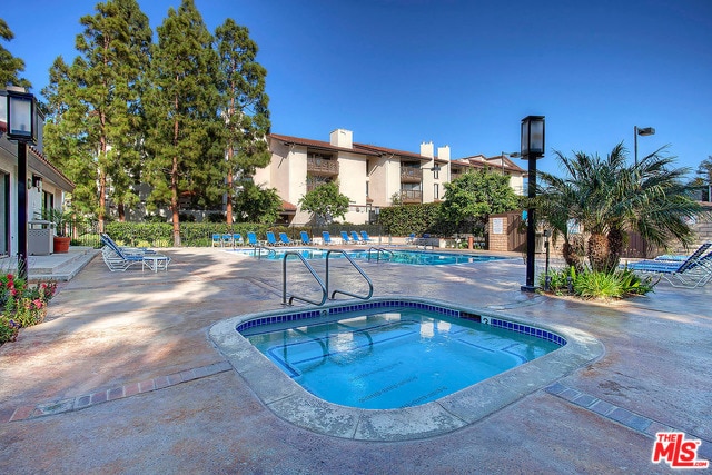 Building Photo - 2BD Condo in Silicon Beach Area Available ...