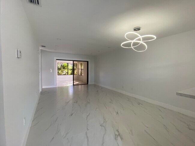 Foto del edificio - 267 NW 36th Ave