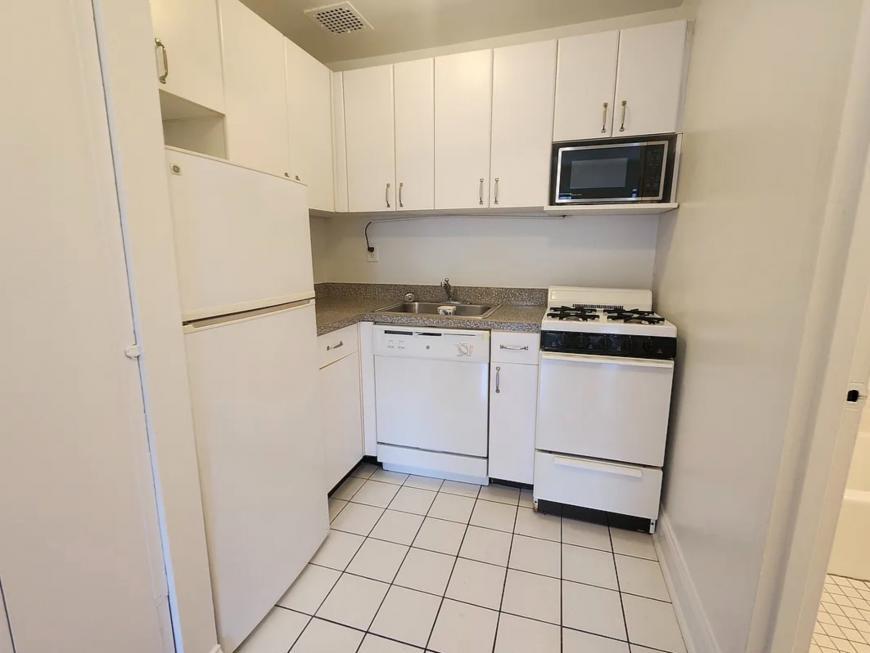 Building Photo - 1 bedroom in New York NY 10028