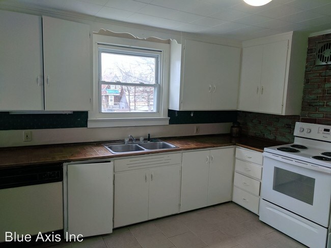 Building Photo - 1136 Maple St