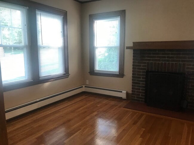 Building Photo - 336 Lagrange St