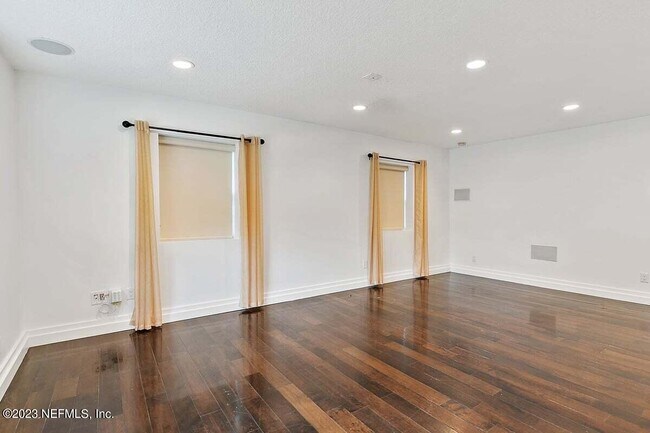 Building Photo - 331 2nd St