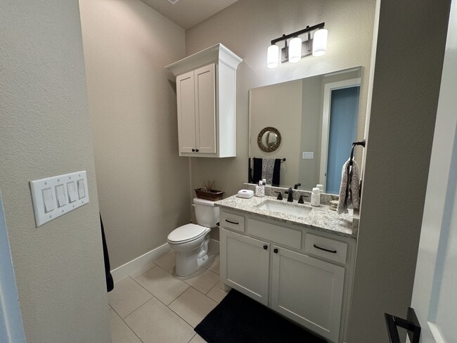 Building Photo - 921 Vintners Ct