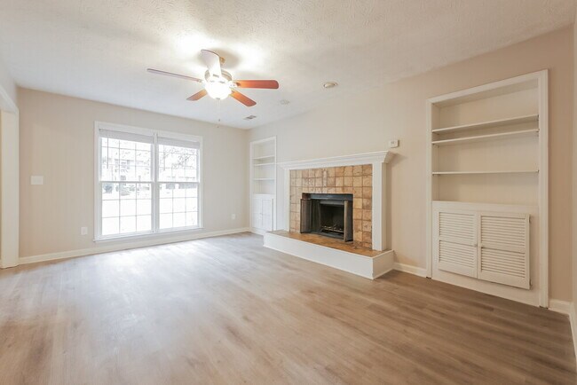 Foto del edificio - 9908 Point View Dr