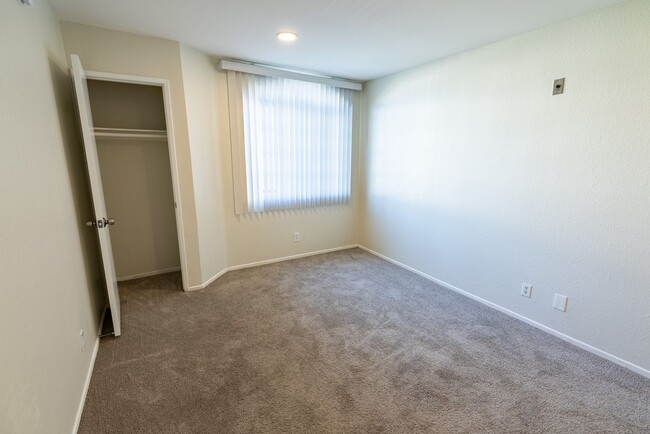 Interior Photo - 4378 Sepulveda Blvd