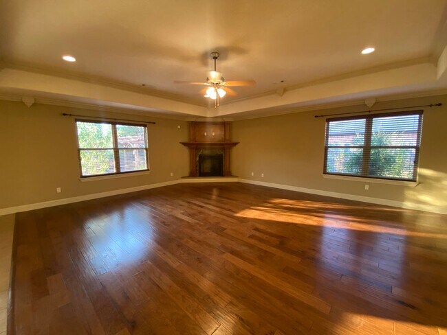 Foto del edificio - Spacious 4 Bedroom Rental in Edens Brook -...