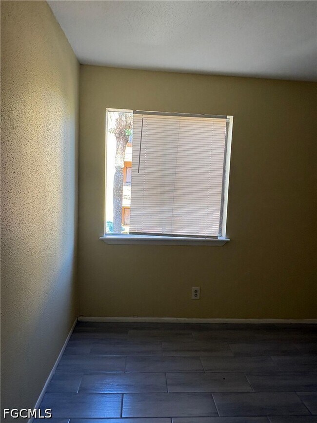 Foto del edificio - 2865 Winkler Ave