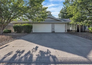 Building Photo - 6928 Trovita Way